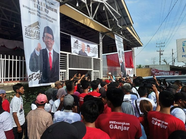 Cawapres Mahfud MD Silaturahmi ke Tuan Guru Babussalam Besilam dan Kampanye di Pangkalan Brandan
