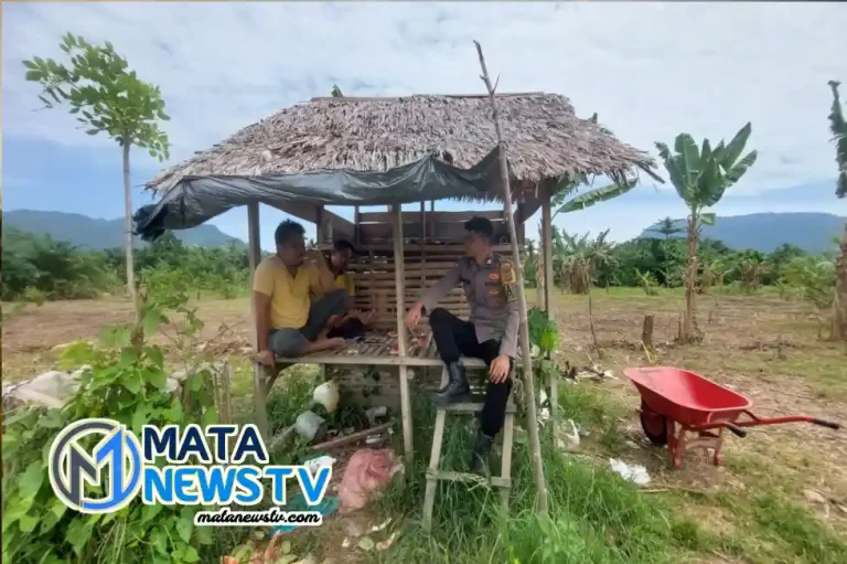Bhabinkamtibmas Polsek Kluet Timur Giat Program Door to Door System, Jumpai Petani di Gampong Lawe Sawah