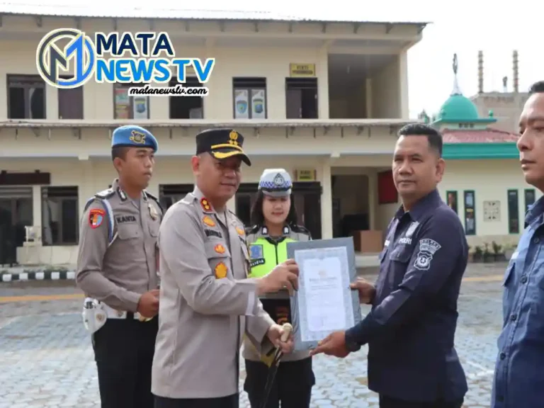Kapolres Tanah Karo Berikan Reward kepada Personel Sihumas atas Capaian Terbaik dalam Pengelolaan Media Sosial