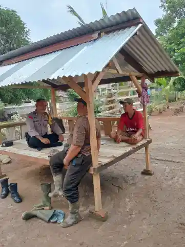 Bhabinkamtibmas Polsek Dolok Merawan Sambangi Masyarakat Desa Afd VI Dolok Ilir