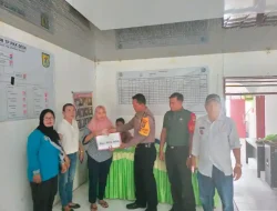 Bhabinkamtibmas Polsek Tebing Tinggi Kawal Penyaluran BLT di Kantor Desa Sei Priok