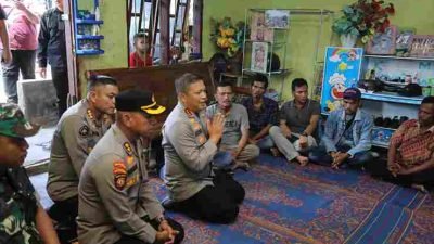 Kapolda Sumut Kunjungi Keluarga Korban Kebakaran Warung di Kabanjahe, Sampaikan Belasungkawa dan Beri Bantuan
