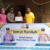 Kapolsek Sipispis Bagikan Paket Sembako pada Jumat Barokah