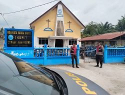 Personel Polsek Labuhan Ruku Lakukan Patroli dan Pengamanan Ibadah Minggu di Tiga Gereja