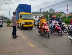 Polsek Muara Satu Gelar Pengaturan Lalu Lintas di Jam Sibuk dalam Giat Strong Poin Pagi