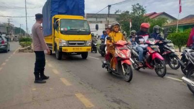 Polsek Muara Satu Gelar Pengaturan Lalu Lintas di Jam Sibuk dalam Giat Strong Poin Pagi