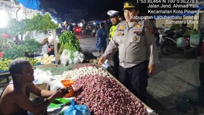 Polsek Kotapinang Gelar Patroli Preventif di Pasar Tradisional untuk Cegah Premanisme dan Gangguan Kamtibmas