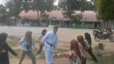 Kapolsek Dolok Merawan Buka Latihan Shiroite Karate-do di SMAN 1 Dolok Merawan