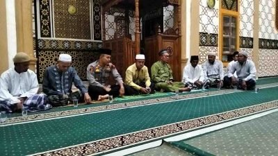 Kapolsek Medang Deras Laksanakan “Cooling System” dan Shalat Subuh Berjamaah di Desa Lalang