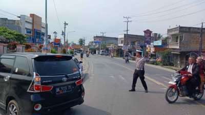 Personel Satlantas Polres Batu Bara Laksanakan Patroli dan Pengamanan di Sejumlah Gereja pada Ibadah Minggu