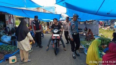 Polsek Sei Kanan Gelar Patroli Jalan Kaki di Pasar Tradisional untuk Antisipasi Premanisme, Hipnotis, dan Uang Palsu