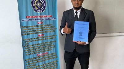Anak Tukang Potong Rumput Itu Kini Bergelar Master Ilmu Komunikasi