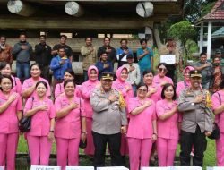 Bhayangkari Simalungun Gelar Kegiatan Sosial di Rumah Bolon Raja Purba, Berikan Bantuan Sembako kepada Warga