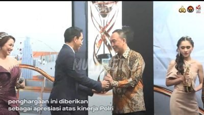 Polri Raih Penghargaan Pelayanan dan Komunikasi Terbaik di Kementerian dan Lembaga Award 2024