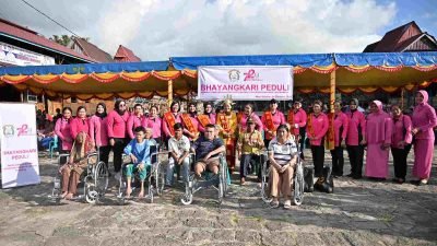 Polri dan Bhayangkari Sumut Berikan Bantuan Sosial kepada Masyarakat Nias Selatan