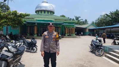 Polsek Lima Puluh Laksanakan Pengamanan Sholat Jumat di Masjid Jami, Desa Simpang Gambus