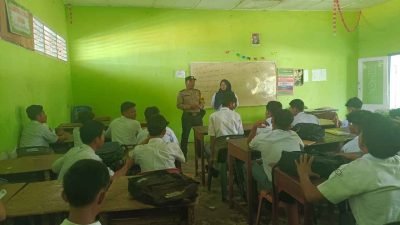 Bhabinkamtibmas Polsek Pangkalan Brandan Ingatkan Pelajar SMA Darma Patra Hindari Tindakan Negatif
