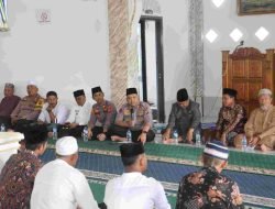 Masyarakat Padang Tualang Sambut Kapolres Langkat dalam Program “Jumat Curhat”