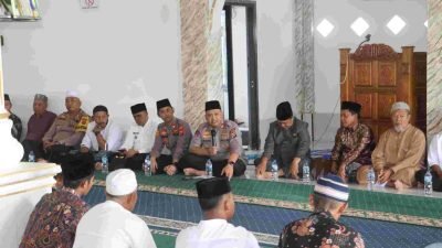 Masyarakat Padang Tualang Sambut Kapolres Langkat dalam Program “Jumat Curhat”