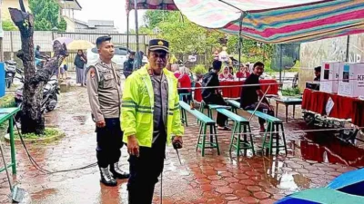 Kapolsek Hinai Tinjau Langsung Keamanan TPS untuk Pastikan Pilkada 2024 Berjalan Lancar