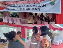 Polrestabes Medan Dirikan Posko Kesehatan untuk Korban Banjir Kota Medan