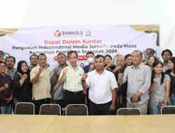 Melalui FGD Bawaslu Sumut, Ahli Tata Negara USU Tekankan Peran Media Sebagai Pilar Demokrasi