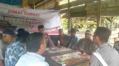 Polsek Tanah Jawa Gelar “Jumat Curhat”  Perkuat Hubungan Dengan Warga