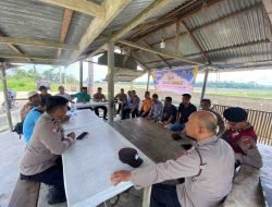 Kapolsek Indrapura Gelar Kegiatan Jumat Curhat di Desa Aras
