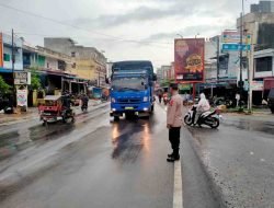 Polsek Torgamba Gelar Gatur Lalin Pagi di Simpang Tugu Cikampak, Situasi Lalin Aman dan Terkendali