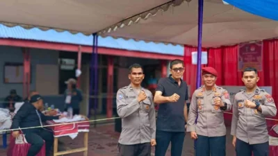 Polres Samosir dan BKO Polda Sumut Kawal Pencoblosan di Rumah Warga yang Sakit