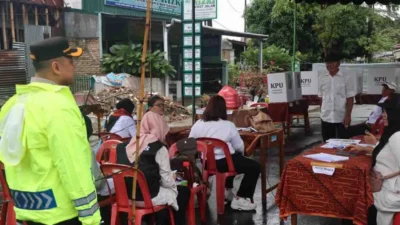 Kapolresta Deli Serdang Tinjau Langsung TPS di Tengah Hujan Deras