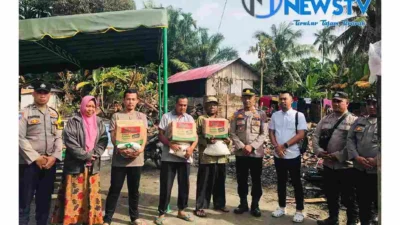 Polsek Stabat Gelar Bakti Sosial Bantu Korban Kebakaran di Langkat