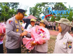 Spesial Hari Ibu, Kapolres Langkat Berikan Penghargaan untuk Polwan dan PHL Wanita