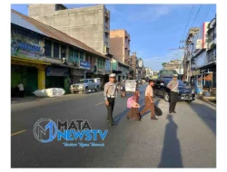 Personel Polsek Kotapinang Laksanakan Gatur Lalin Pagi di Jalinsum, Situasi Aman dan Terkendali