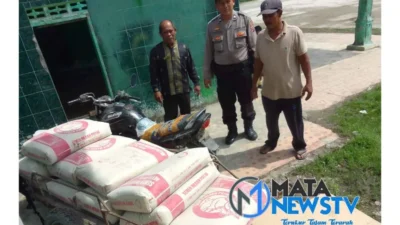 Kapolsek Medang Deras Berikan Bantuan Semen untuk MTS Al-Wasliyah Pagurawan