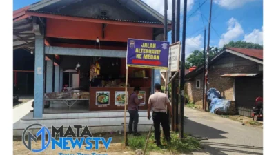 Pemasangan Rambu Petunjuk Arah Jalur Alternatif di Wilayah Polsek Torgamba