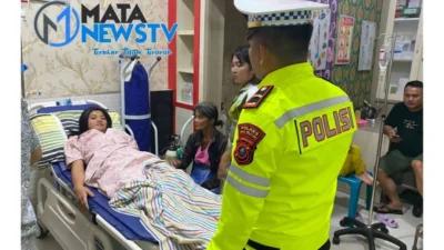 Aksi Heroik: Personel Polres Nias Selatan Evakuasi Jemaat yang Pingsan Saat Ibadah Natal