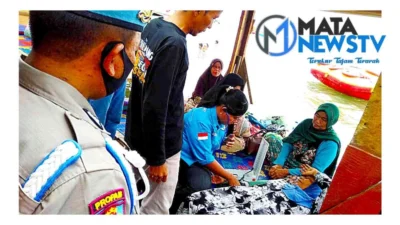 Pos Pelayanan Parbaba Polres Samosir Bantu Wisatawan Sakit di Pantai Pasir Putih Parbaba