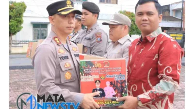Kapolres Samosir Berikan Bingkisan Natal 2024 kepada Keluarga Besar Kristen Polres Samosir