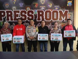 Kapolres Pematangsiantar Berikan Bingkisan Natal untuk Wartawan sebagai Wujud Sinergi dan Kekeluargaan