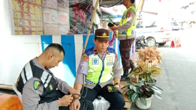 Tim Dokkes Polres Pematangsiantar Lakukan Pemeriksaan Kesehatan Personel Operasi Lilin Toba 2024