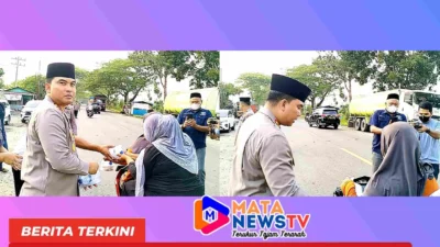 Kapolres Batu Bara dan Jajaran Polsek Lima Puluh Bagikan Takjil kepada Masyarakat