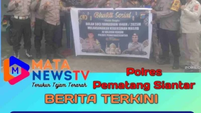 Polsek Siantar Martoba Gelar Aksi Bersih-Bersih di Masjid Amalia