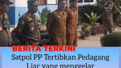 Satpol PP Tertibkan Pedagang Liar yang menggelar dagangannya di Trotoar Jalan Batang Kuis