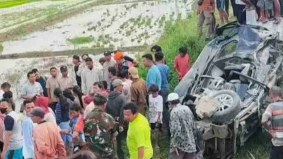 Maut di Rel Kereta..! Xenia Disambar Putri Deli, 2 (dua) Orang Meregang Nyawa 