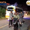 Dedikasi Tanpa Lelah, Polsek Dolok Pardamean Kawal Keamanan Warga di Tengah Gerimis Malam