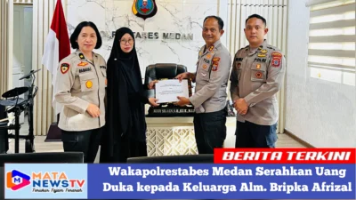 Wakapolrestabes Medan Serahkan Uang Duka kepada Keluarga Alm. Bripka Afrizal