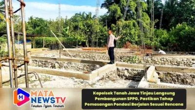 Kapolsek Tanah Jawa Tinjau Langsung Pembangunan SPPG, Pastikan Tahap Pemasangan Pondasi Berjalan Sesuai Rencana