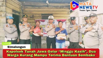 Kapolsek Tanah Jawa Gelar “Minggu Kasih”, Dua Warga Kurang Mampu Terima Bantuan Sembako