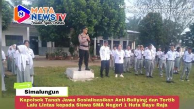Kapolsek Tanah Jawa Sosialisasikan Anti-Bullying dan Tertib Lalu Lintas kepada Siswa SMA Negeri 1 Huta Bayu Raja